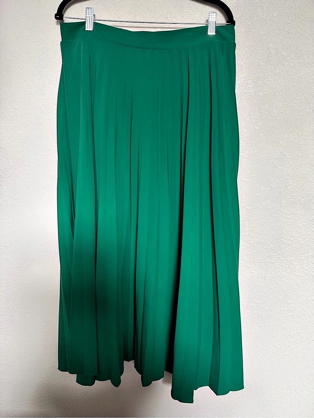 NY&C New York & Company Pleated Maxi Skirt in Green Large Like New